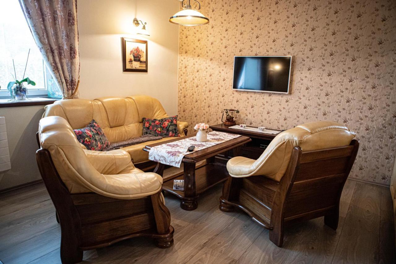 Kalvin Restaurant & Pension Rastislavice エクステリア 写真