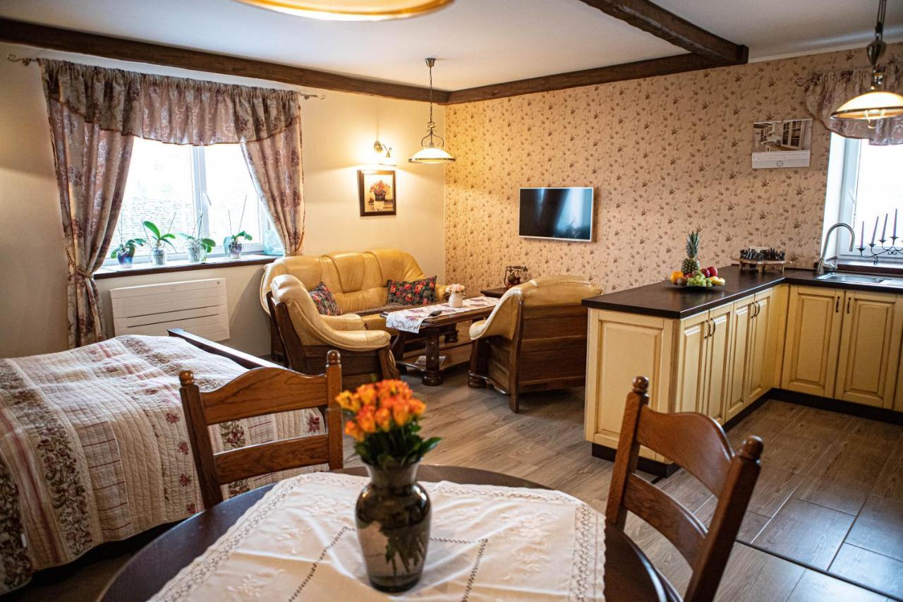 Kalvin Restaurant & Pension Rastislavice エクステリア 写真