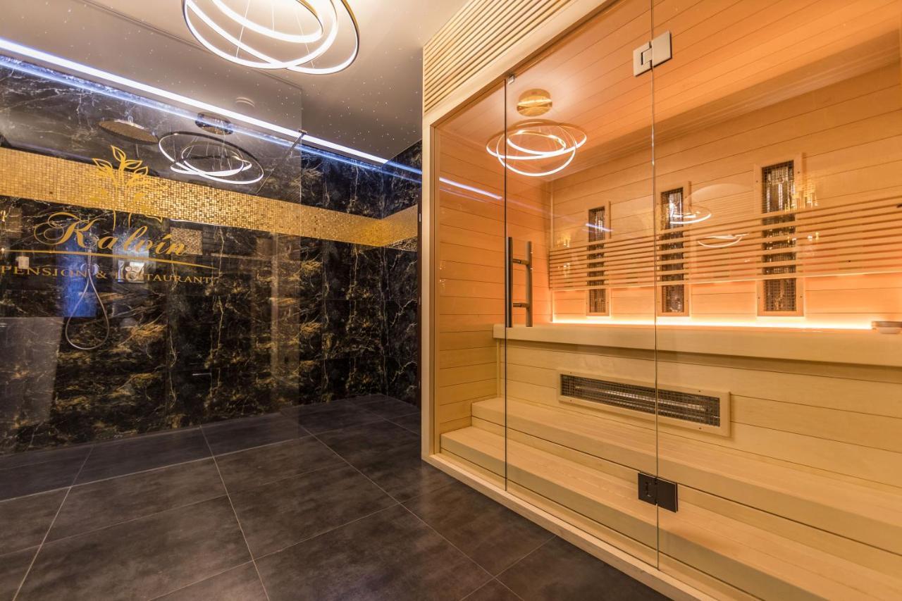 Kalvin Restaurant & Pension Rastislavice エクステリア 写真