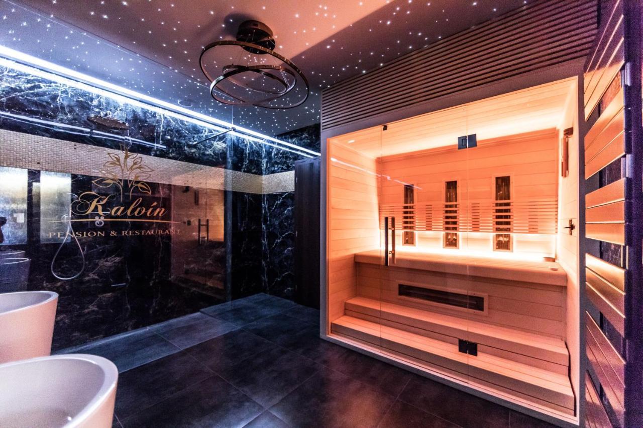 Kalvin Restaurant & Pension Rastislavice エクステリア 写真