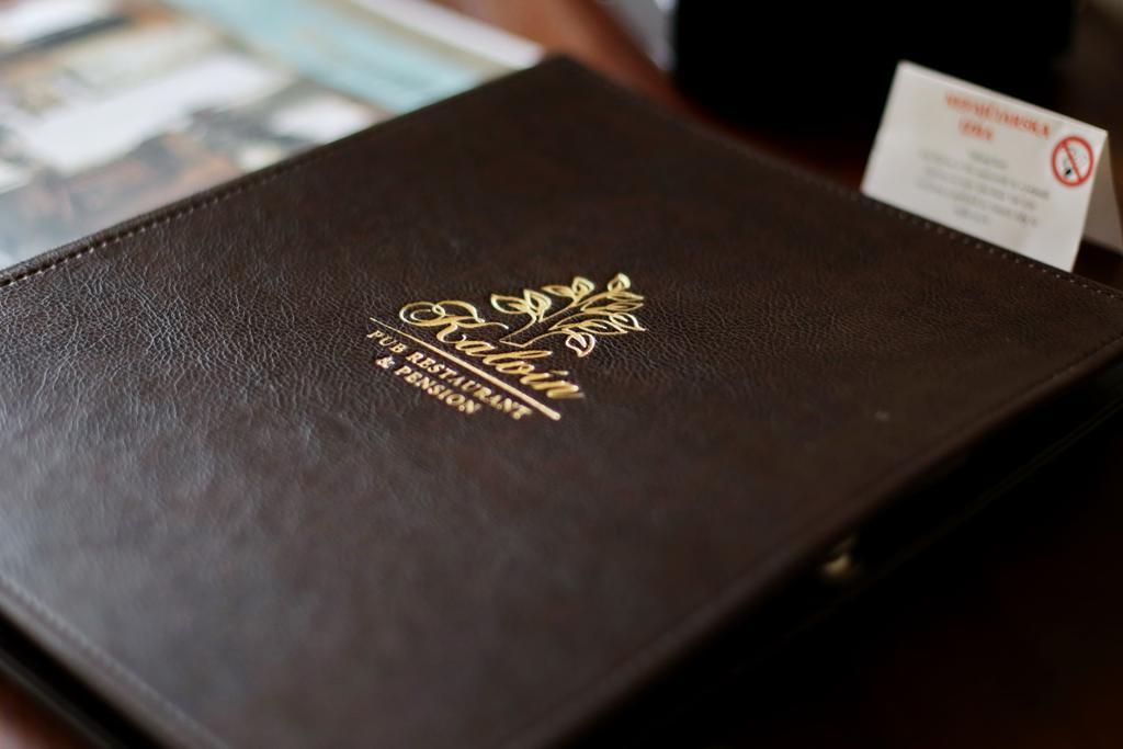 Kalvin Restaurant & Pension Rastislavice エクステリア 写真