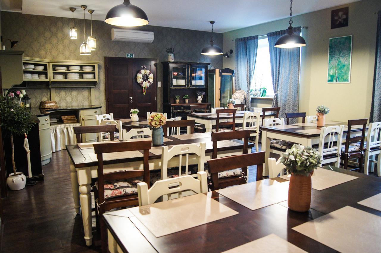 Kalvin Restaurant & Pension Rastislavice エクステリア 写真