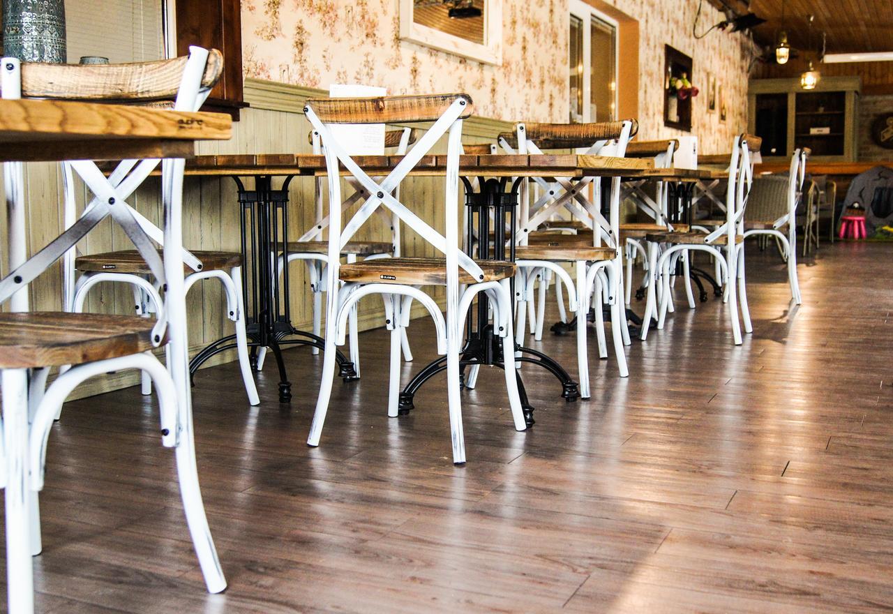 Kalvin Restaurant & Pension Rastislavice エクステリア 写真