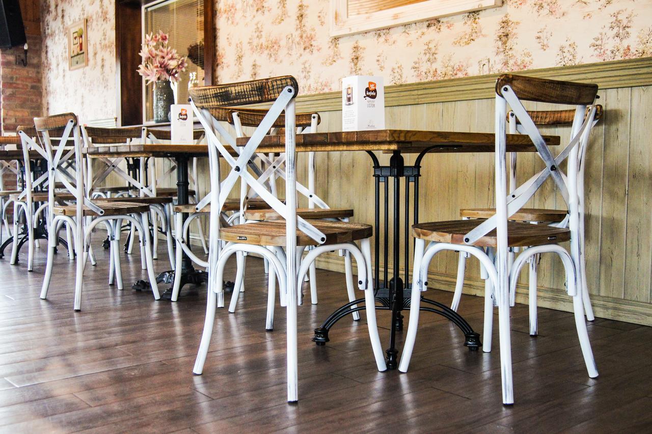 Kalvin Restaurant & Pension Rastislavice エクステリア 写真