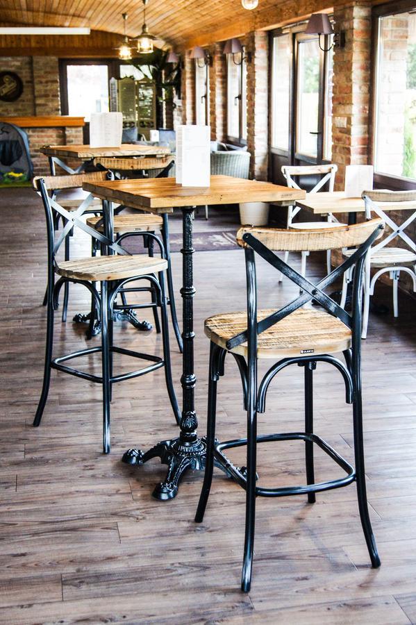 Kalvin Restaurant & Pension Rastislavice エクステリア 写真